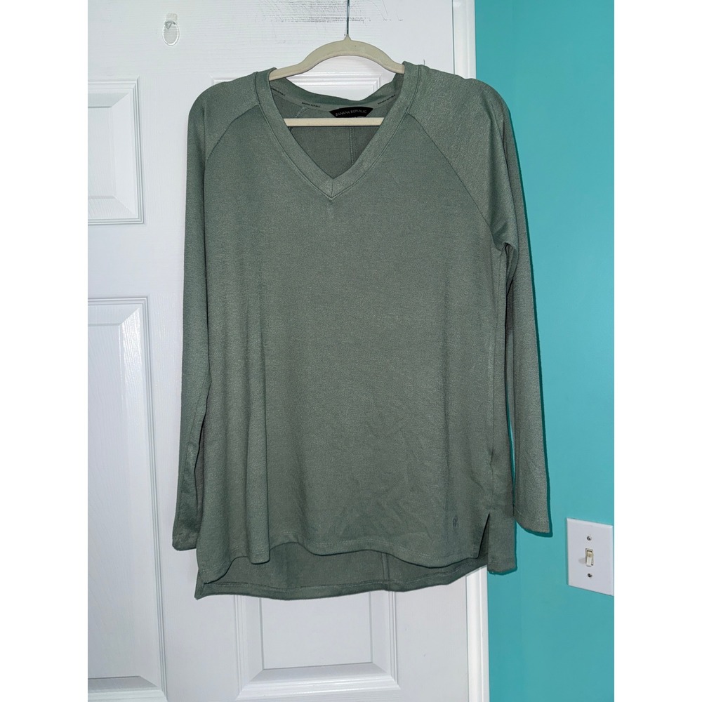 Banana Republic Womens Sage Green V-Neck Raglan Long Sleeve Knit Top Medium